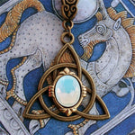 Talisman Triquetra avec Opale - Chance & Protection