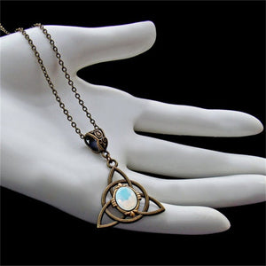 Talisman Triquetra avec Opale - Chance & Protection