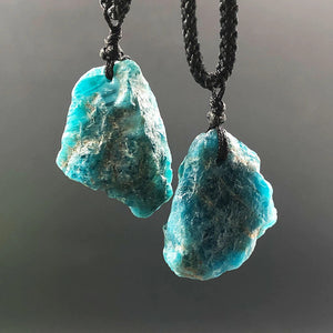 Pendentif en Apatite Brute - Apaisement des Émotions