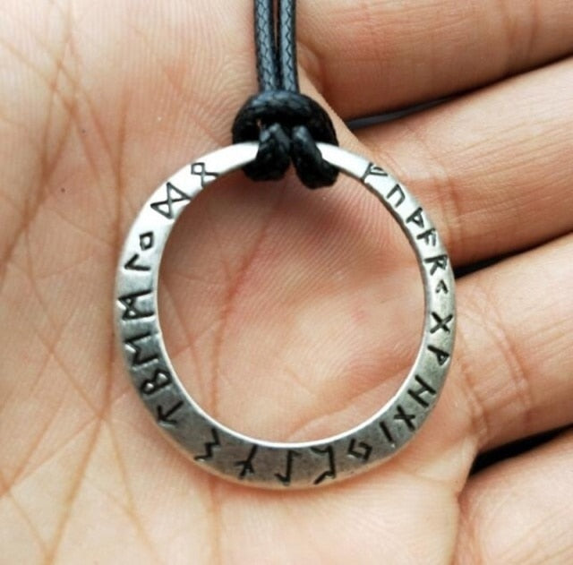 Amulette Runique 'Buklari' - Protection & Secours